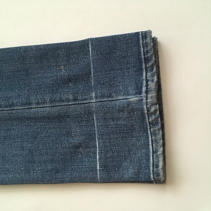 Как сделать потертые джинсы: разнообразные способы и методы