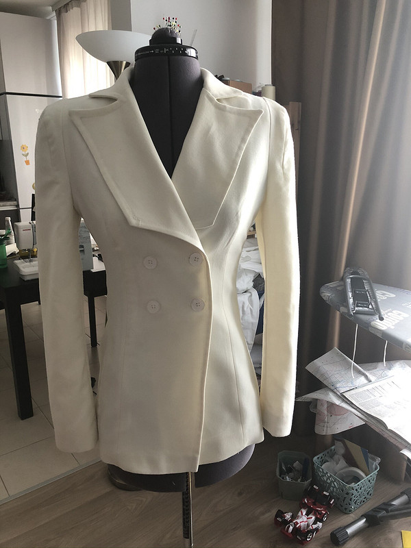 Пиджак из тонкой шерсти цвета айвори от Tekillajazz