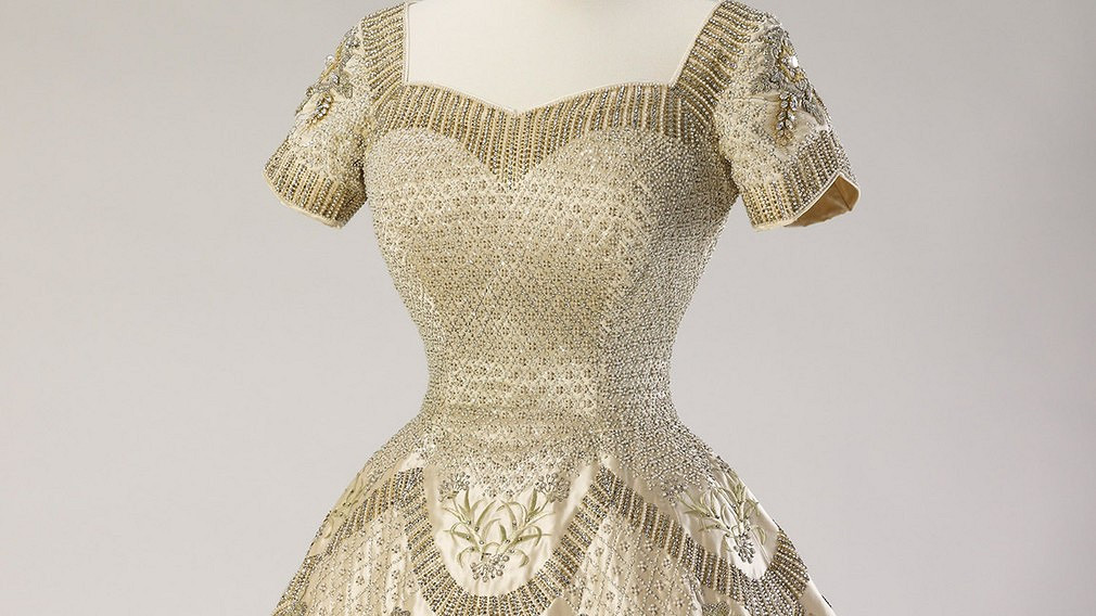Новое платье королевы: как создавался коронационный наряд Елизаветы II 