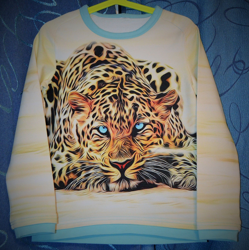 Пуловеры-лонгсливы «Лев и Ягуар» от Verevochca