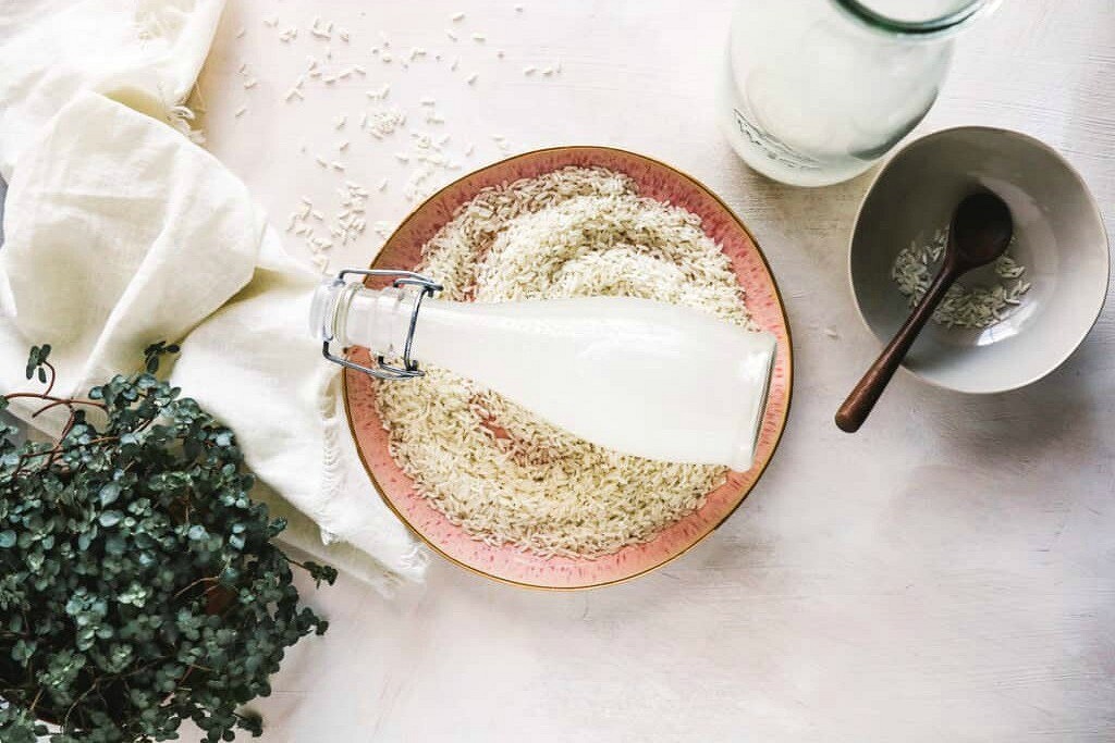 Рецепты красоты: чем полезна рисовая вода и как ее сделать в домашних условиях
