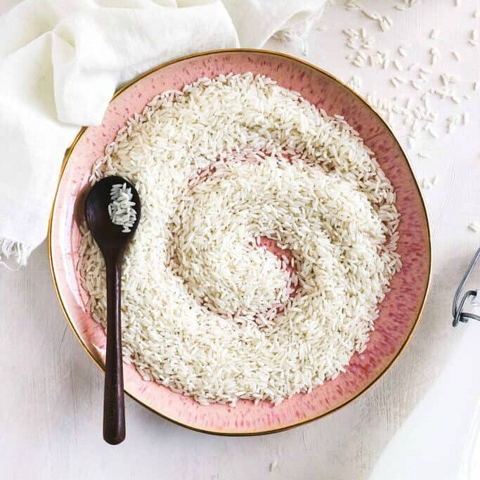 Рецепты красоты: чем полезна рисовая вода и как ее сделать в домашних условиях