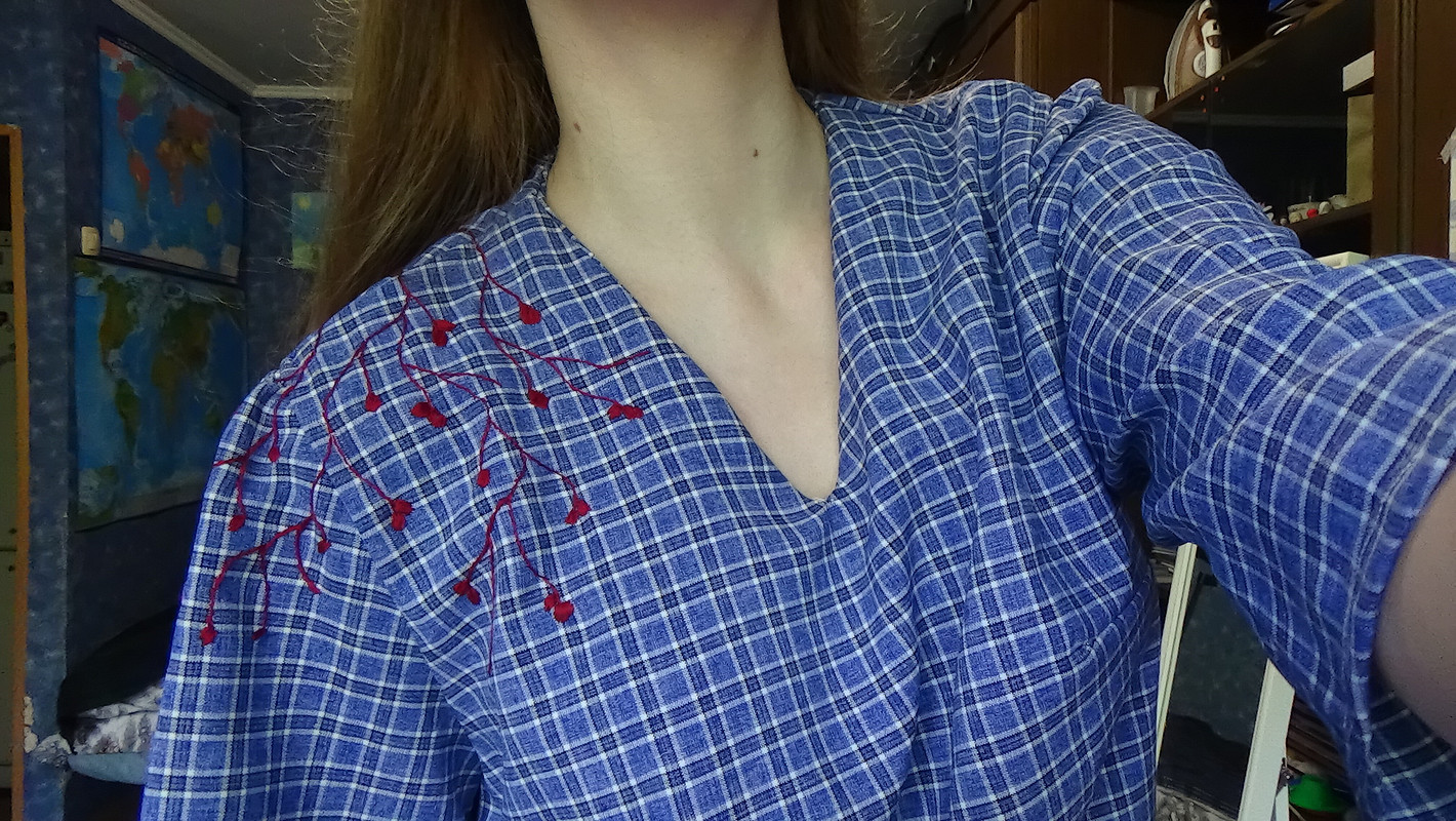 Блузка с любимым V-вырезом от Dova