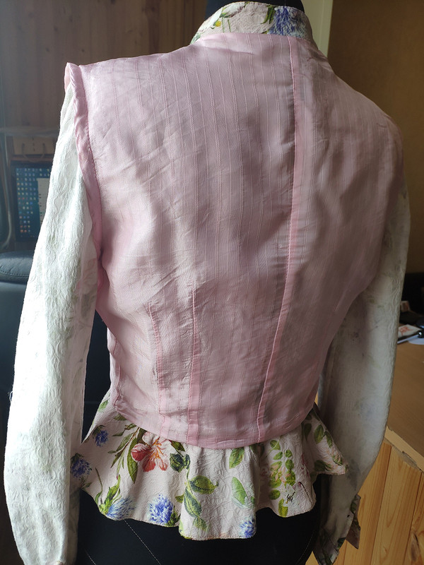 «Нежный» костюм: жакет и юбка от Nitka88 