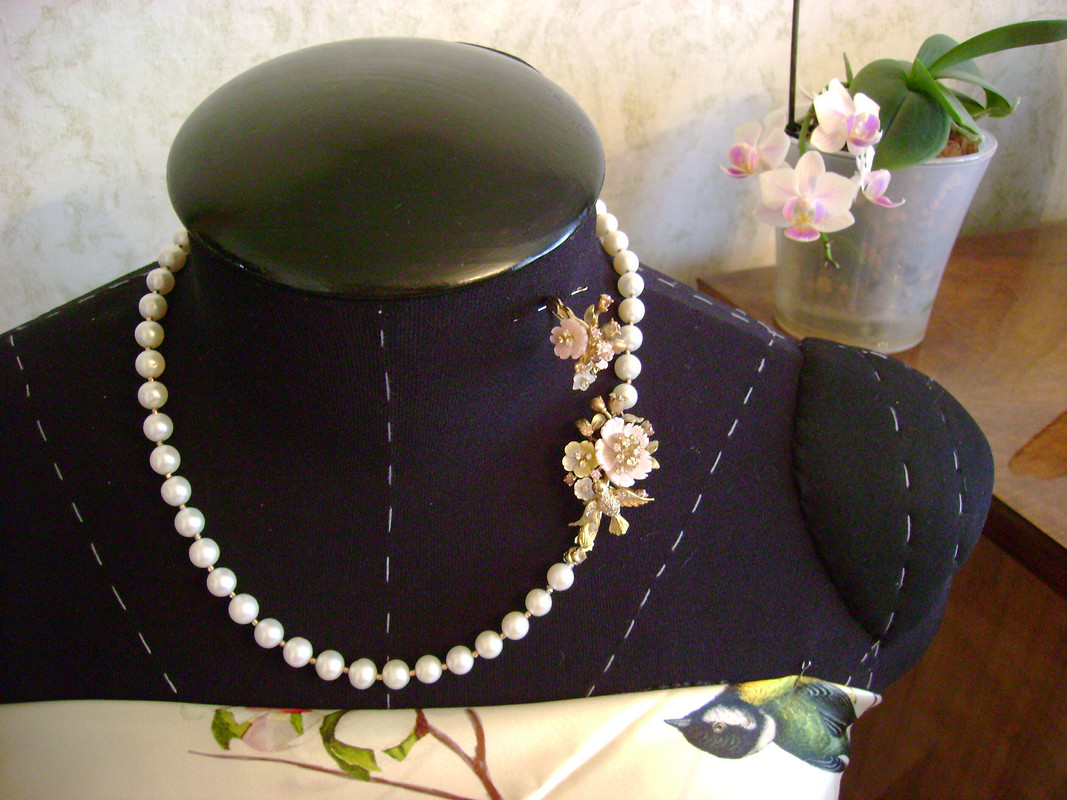 Жемчужное ожерелье с камеей для мамы от Muslin