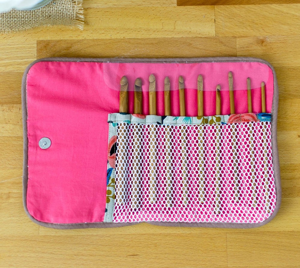 Ткань, крючок и нитки с пряжей DIY