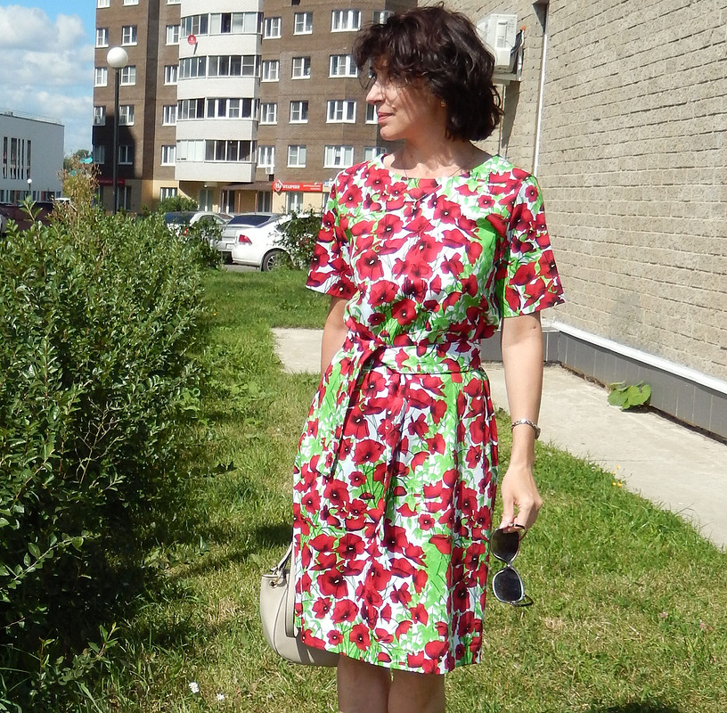 Платье с маками в городском пейзаже от julia.golubkova