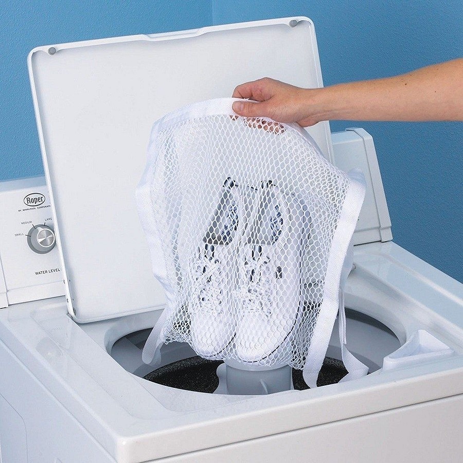 Можно ли стирать кроссовки в стиральной машине, и если да, как это делать?