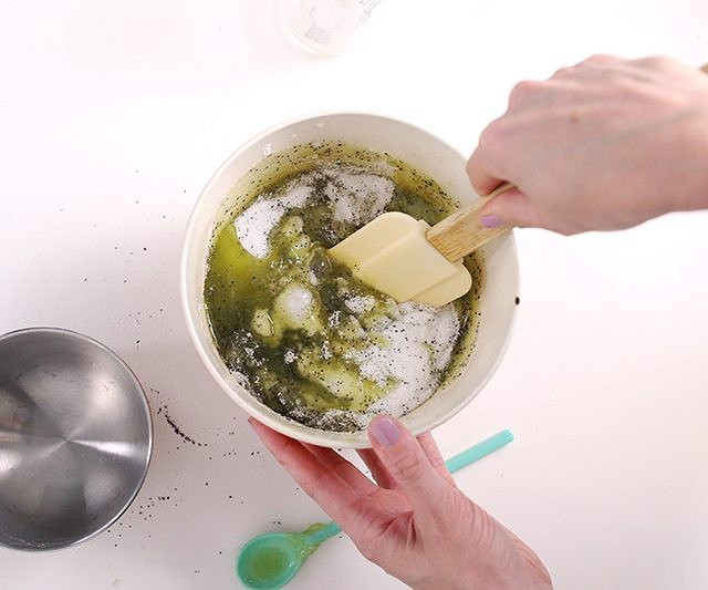 Рецепты красоты: сахарные скраб-кубики с зеленым чаем матча