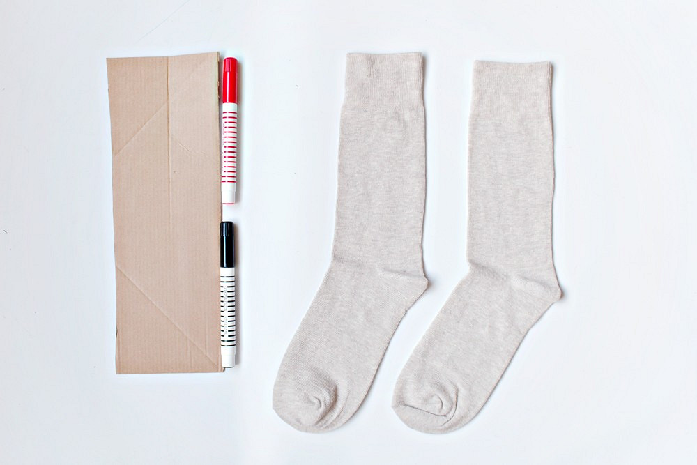 Идея: носки с рисунком текстильными маркерами