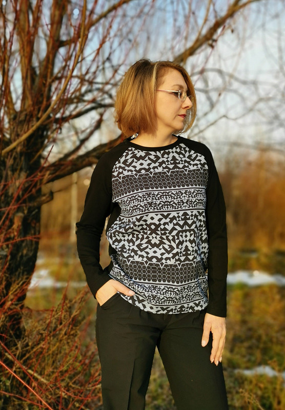 Брюки и пуловер «Лаконично и графично» от Mamatay