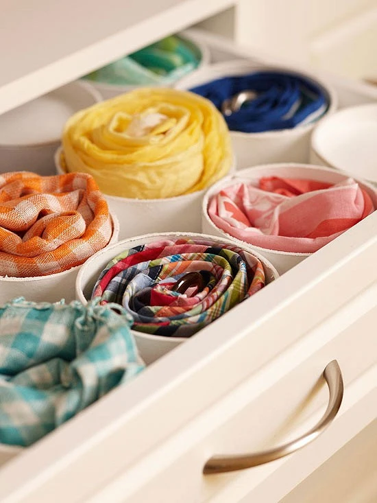Как хранить шарфы и шапки: 10 практичных и необычных идей