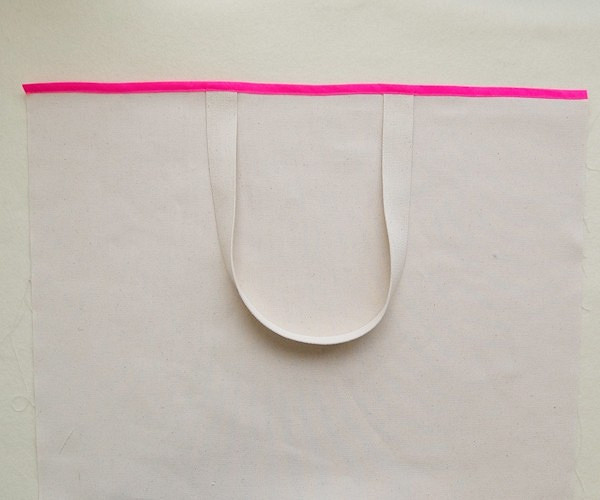 Как сшить двухцветную сумку-тоут с отделкой косой бейкой: мастер-класс