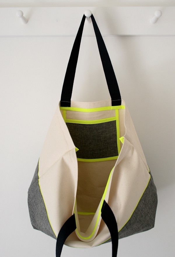 Как сшить двухцветную сумку-тоут с отделкой косой бейкой: мастер-класс