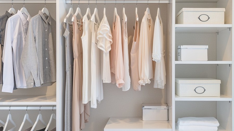 Как убрать запах в шкафу с одеждой: пошаговая инструкция