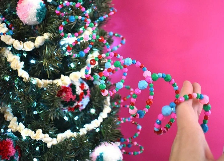 Как красиво повесить гирлянду: способы крепления новогодней иллюминации