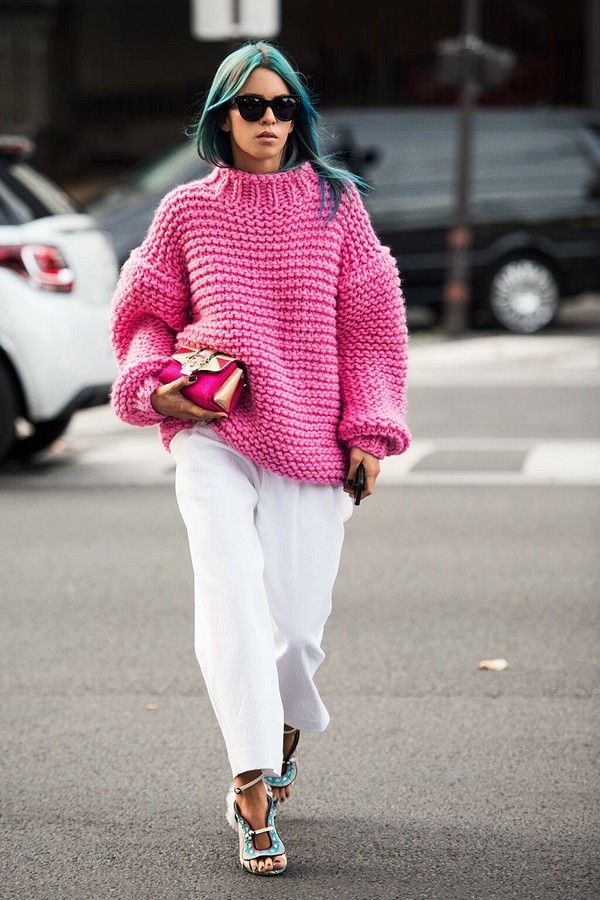 С чем носить розовый свитер: варианты сочетания с другими элементами одежды