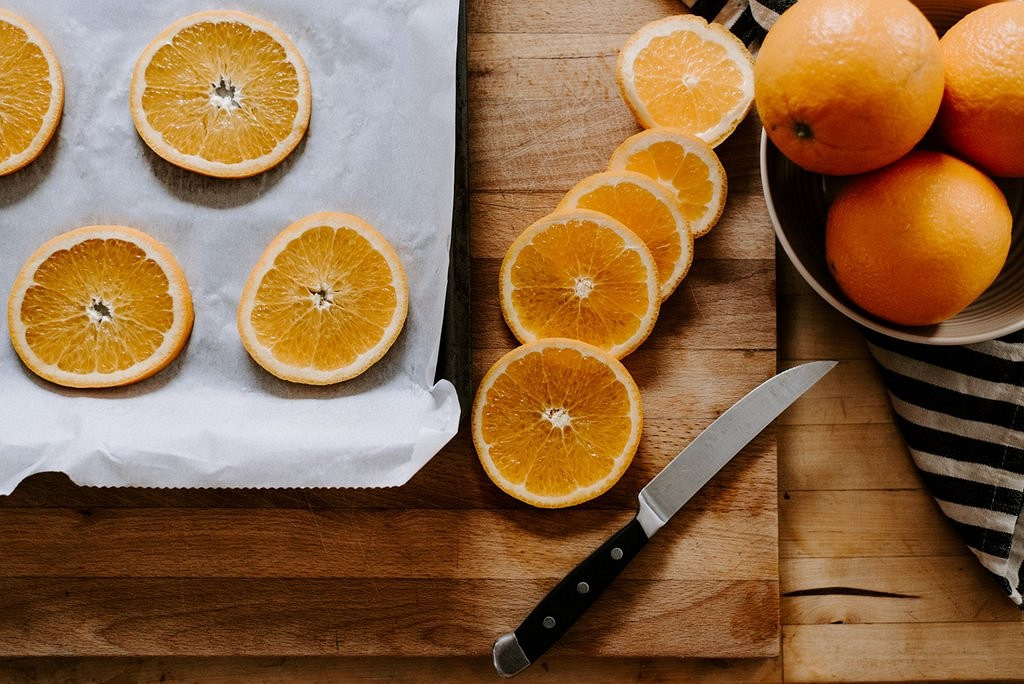 Новогоднее настроение: как высушить апельсины для декора