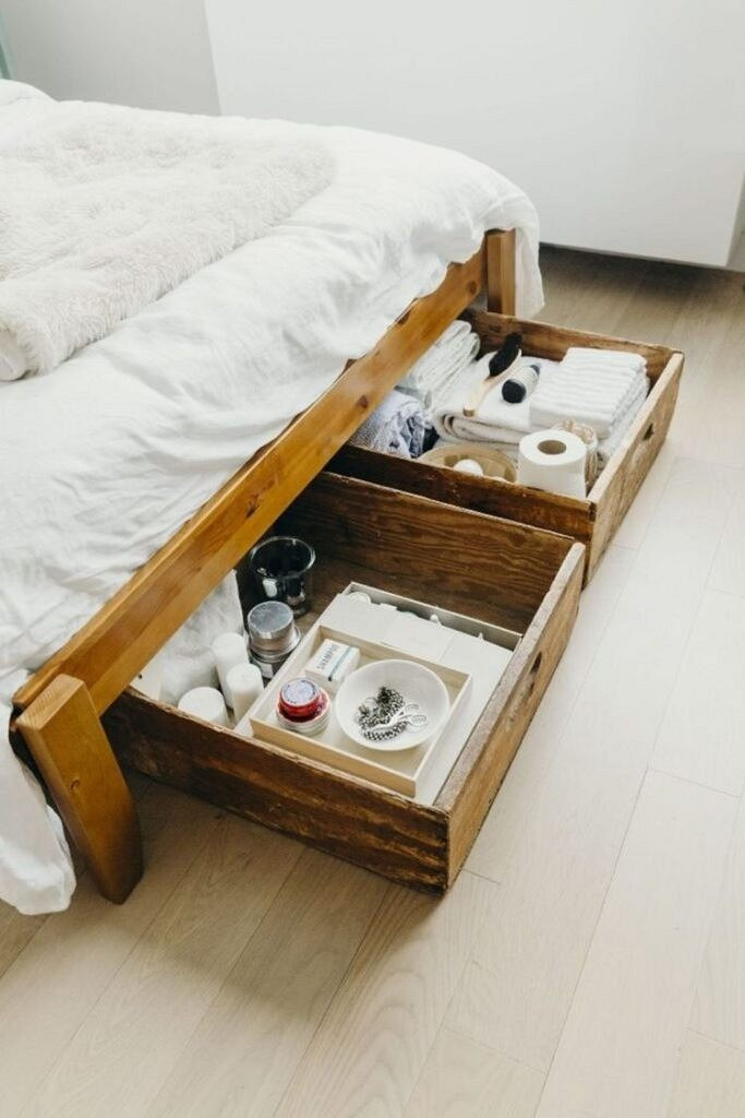 Советы для маленьких квартир: как организовать хранение под кроватью