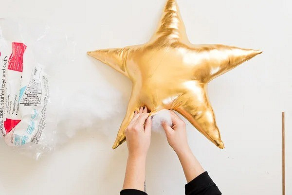 Как сшить новогоднюю декоративную подушку-звезду: мастер-класс + шаблон