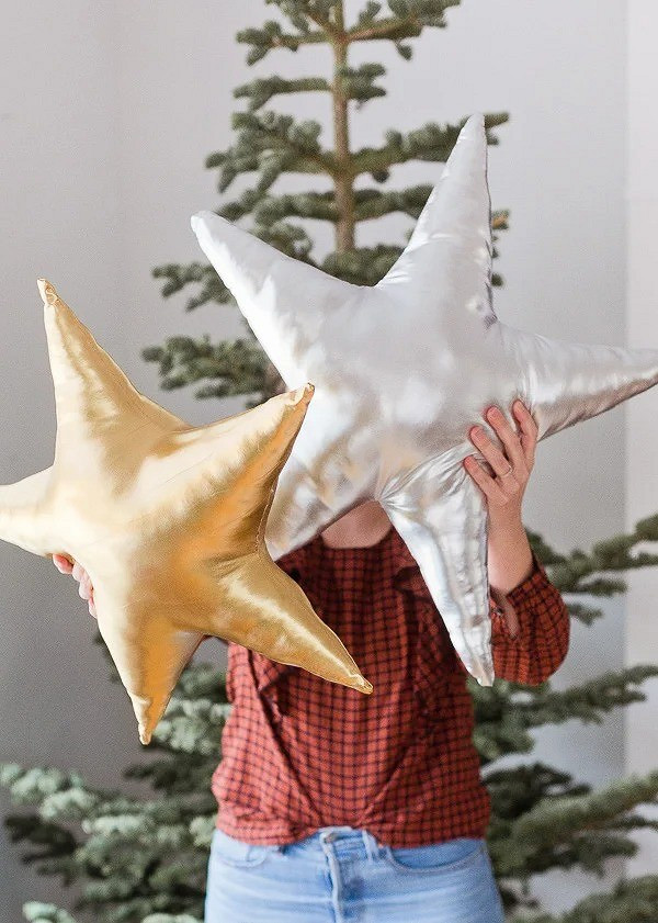 Как сшить новогоднюю декоративную подушку-звезду: мастер-класс + шаблон