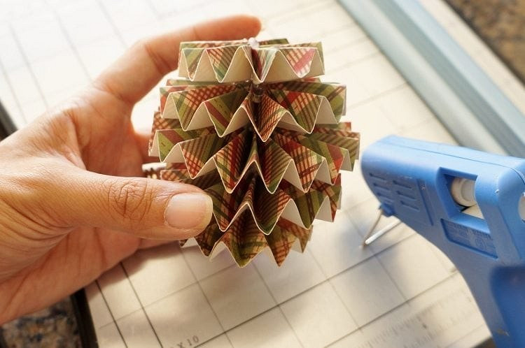 Новогодняя игрушка на елку своими руками - Оригами на новый Год