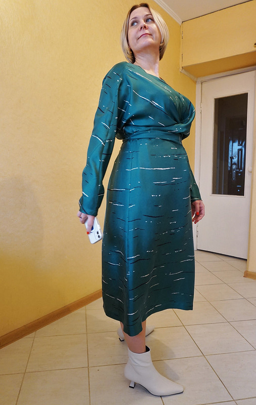 Платье с эффектом запаха цвета еловой хвои от Оксана Георгиевна