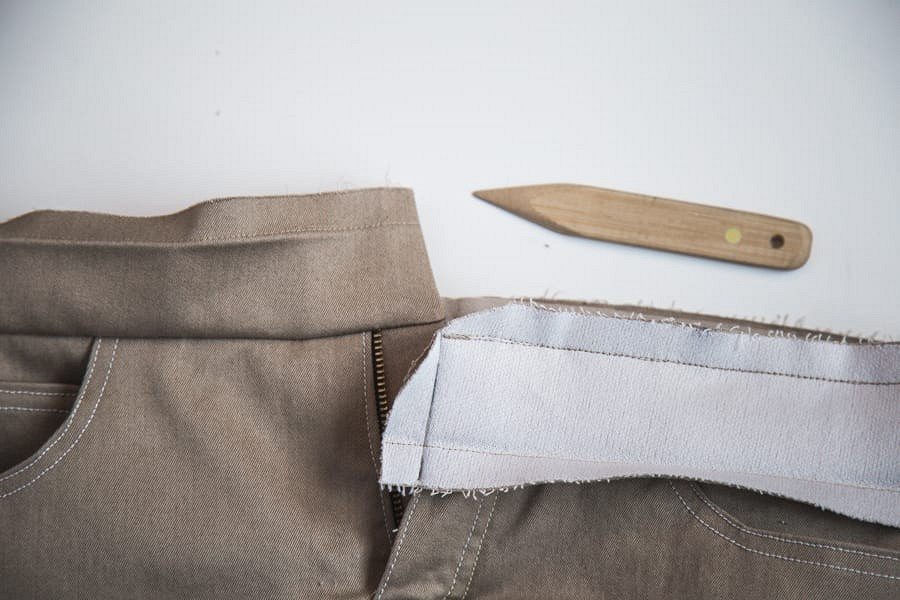 Альтернативный способ пришивания пояса джинсов: мастер-класс
