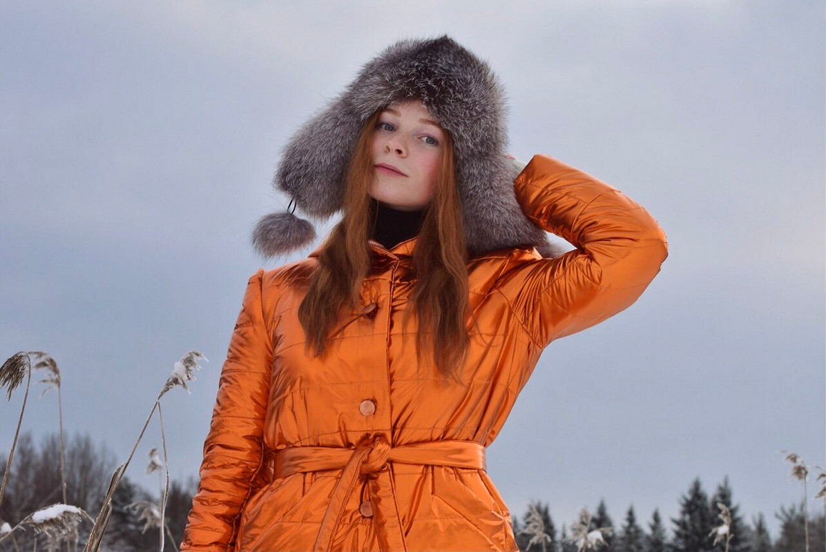Стёганое оранжевое пальто от Irshi