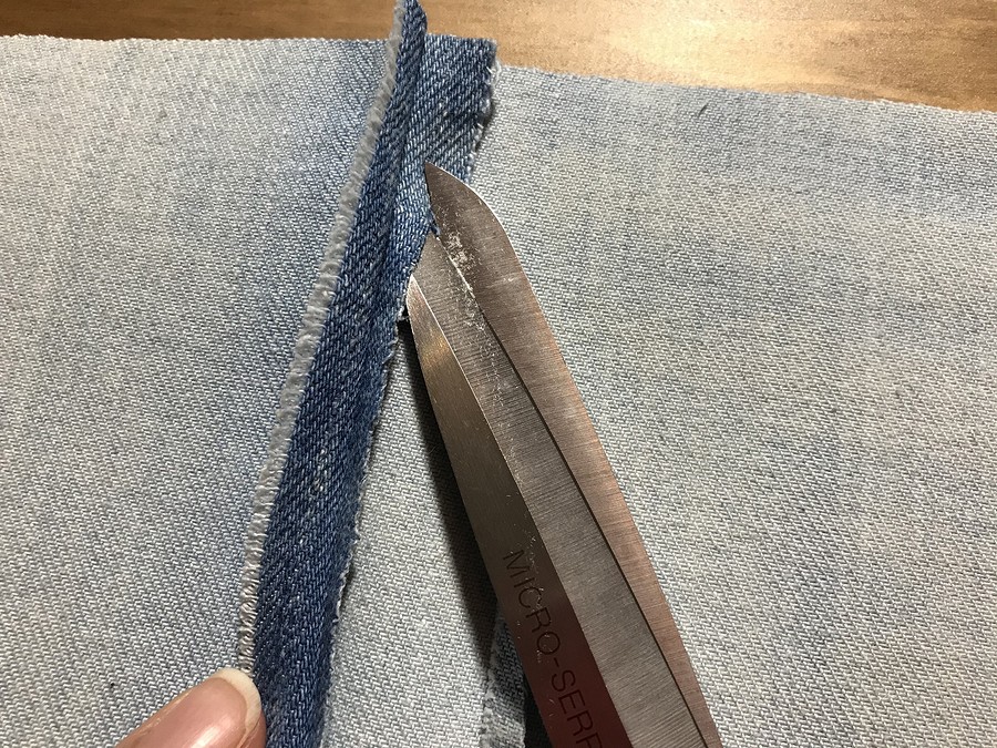Сумка в технике апсайклинг из старых джинсов и остатков тканей