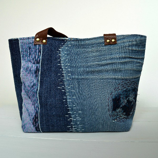 Джинсовая ЭТНО сумка: сутажная вышивка пряжей, крейзи-пэчворк из старых джинсов, джинсовые перья..