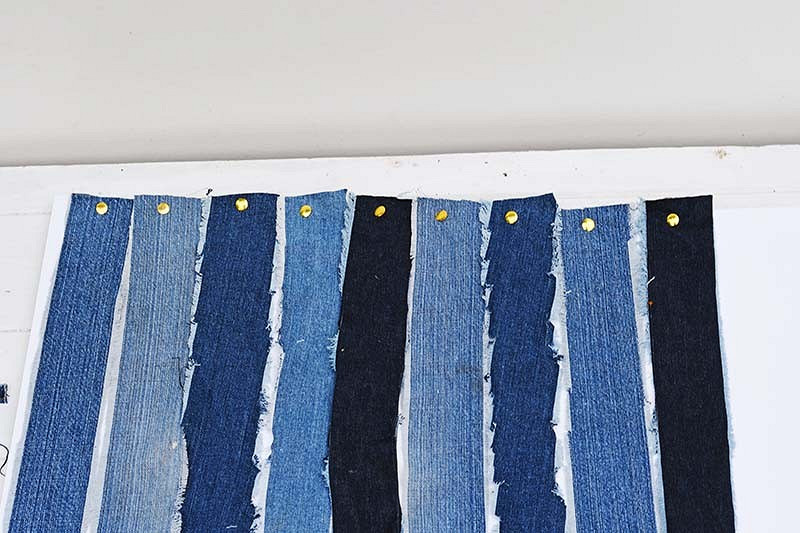 Идея: плетёная подушка из старых джинсов