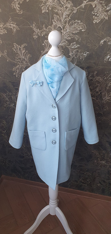 Небесно-голубое детское пальто от Armas-Olga