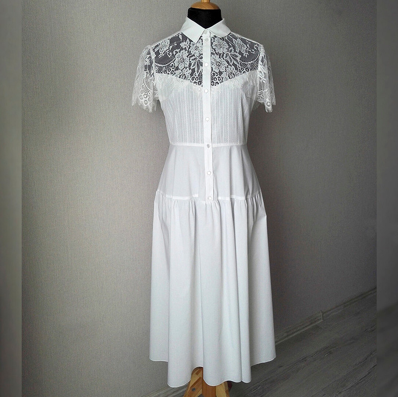 Белое летнее платье с гипюровой вставкой от КМ