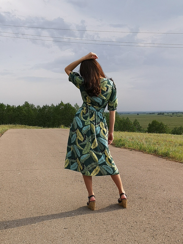 Летнее платье с тропическим принтом от venera.lookmanova