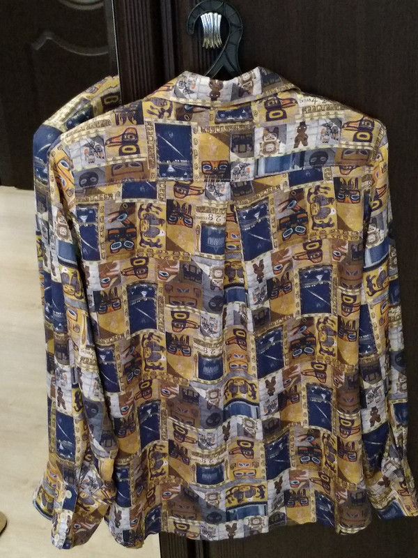 Блузка «Идолы Египта» с удлиненной спинкой от AnetaVladimirskaya
