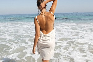 Пляжное платье с открытой спиной без выкройки