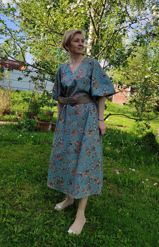 Платье с широкими рукавами от Vikkilevit