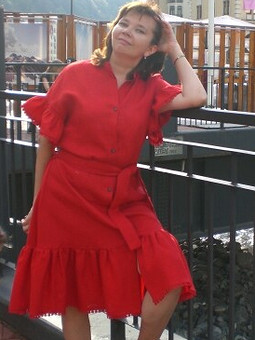 Работа с названием Красное платье из испанской коллекции