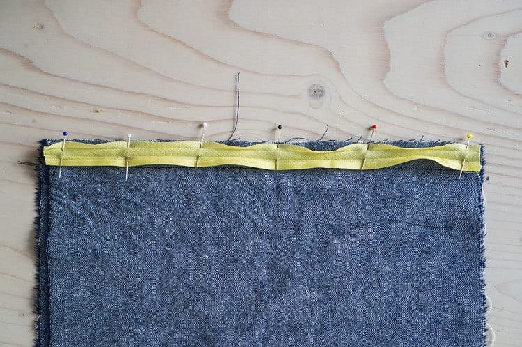 Обработка припусков шва косой бейкой: 3 простых способа