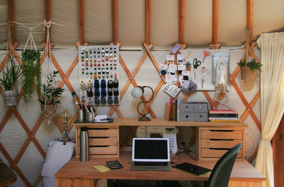 Швейная студия в юрте: в гостях у блогера Лизы Кивитс