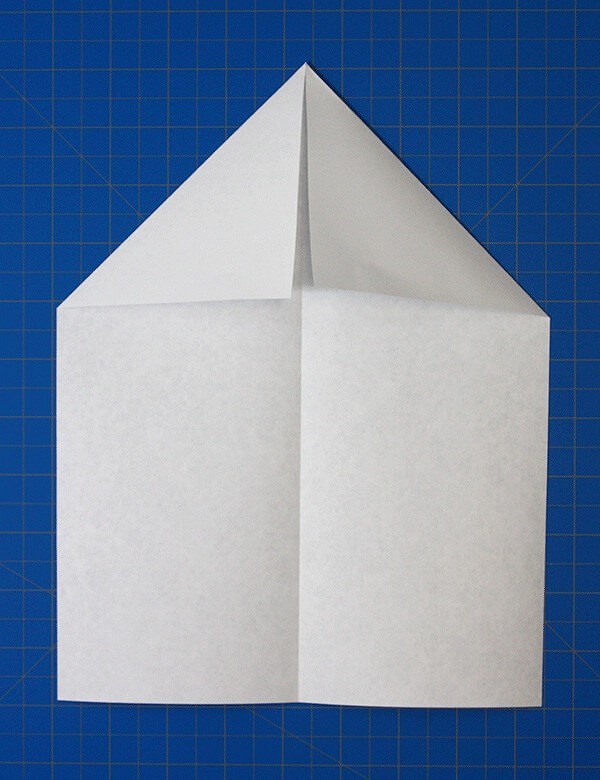 Как сделать бумажный самолетик из листа А4 за 2 минуты