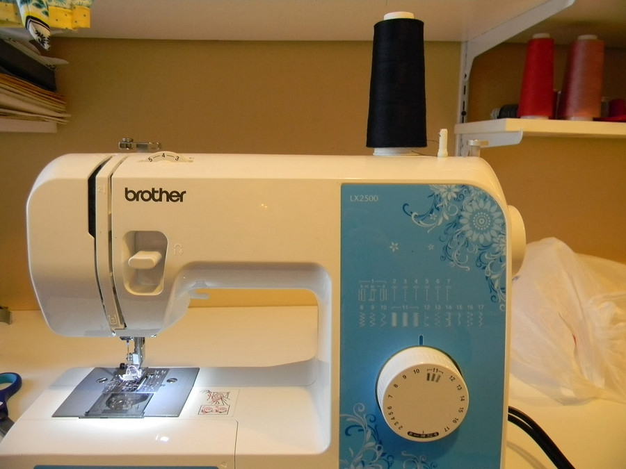 Работа с нитками на швейной машине и оверлоке: 4 лайфхака
