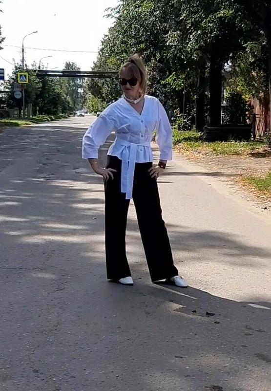 Блуза-рубашка белая и брюки на резинке от Светлана Полушина