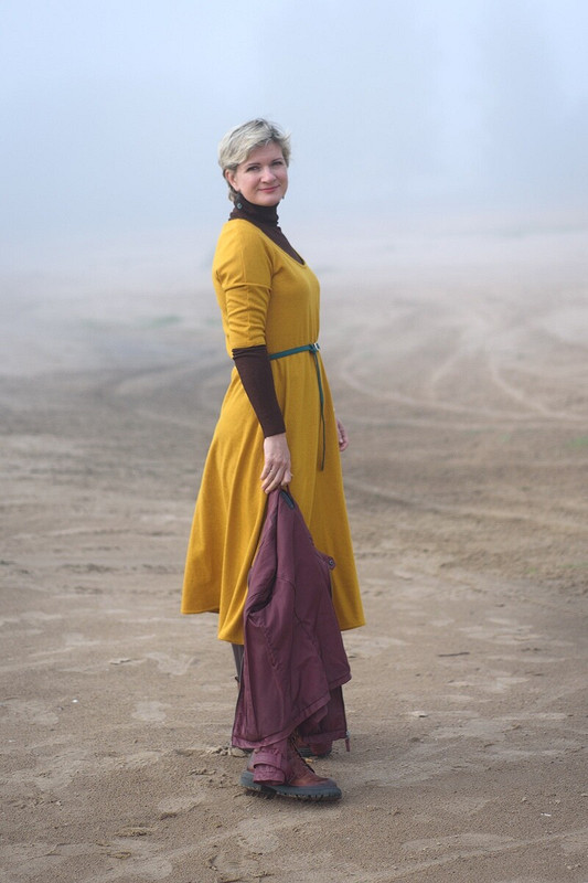 Желтое платье из шерстяного трикотажа от Светлана Рассмехина