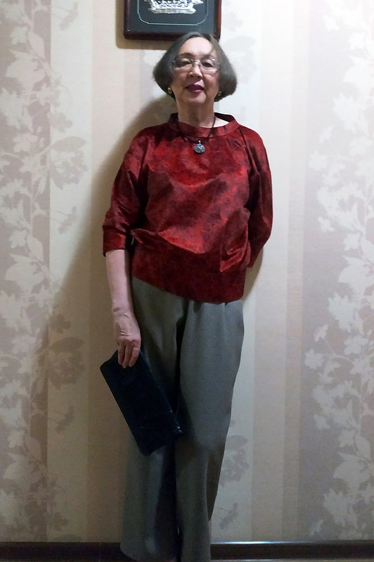 Одни брюки - три образа: красный блузон от Лилия