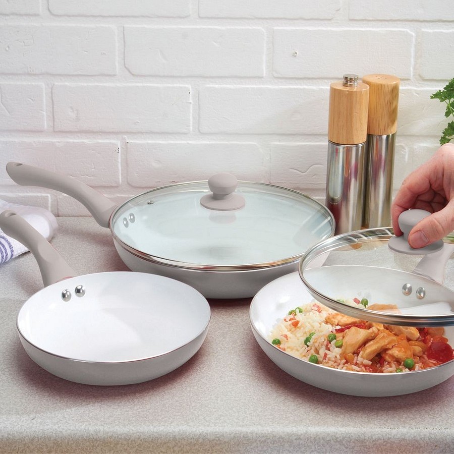 Как отмыть сковородку снаружи и внутри: 6 советов и лайфхаков для разных сковород