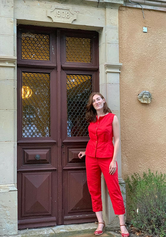 Красный костюм: брюки и блузка от Konstanssia