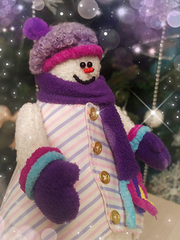 Работа с названием Романыч - необычный снеговик! 