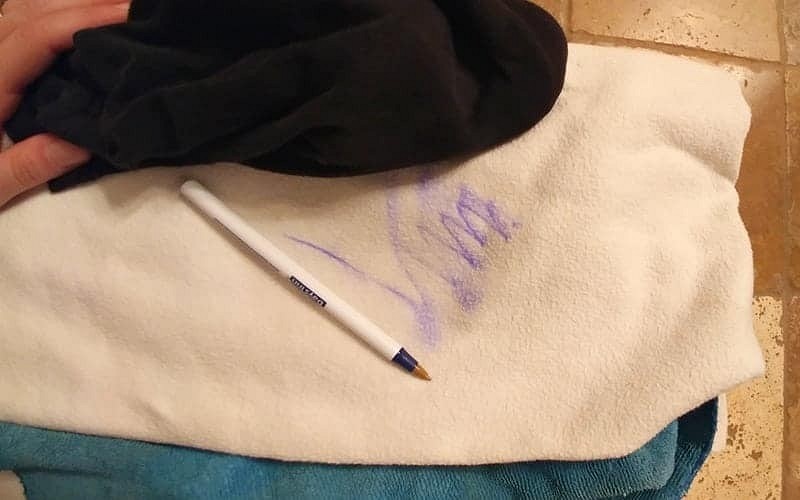 Как отстирать чернила от шариковой ручки с одежды в домашних условиях?